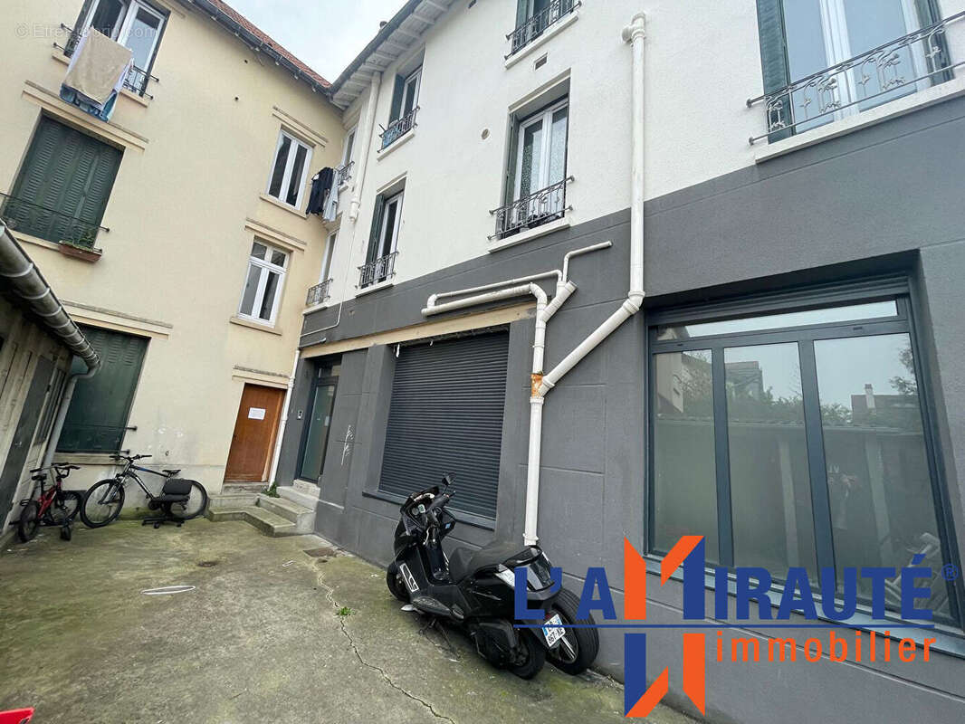 Commerce à SARTROUVILLE