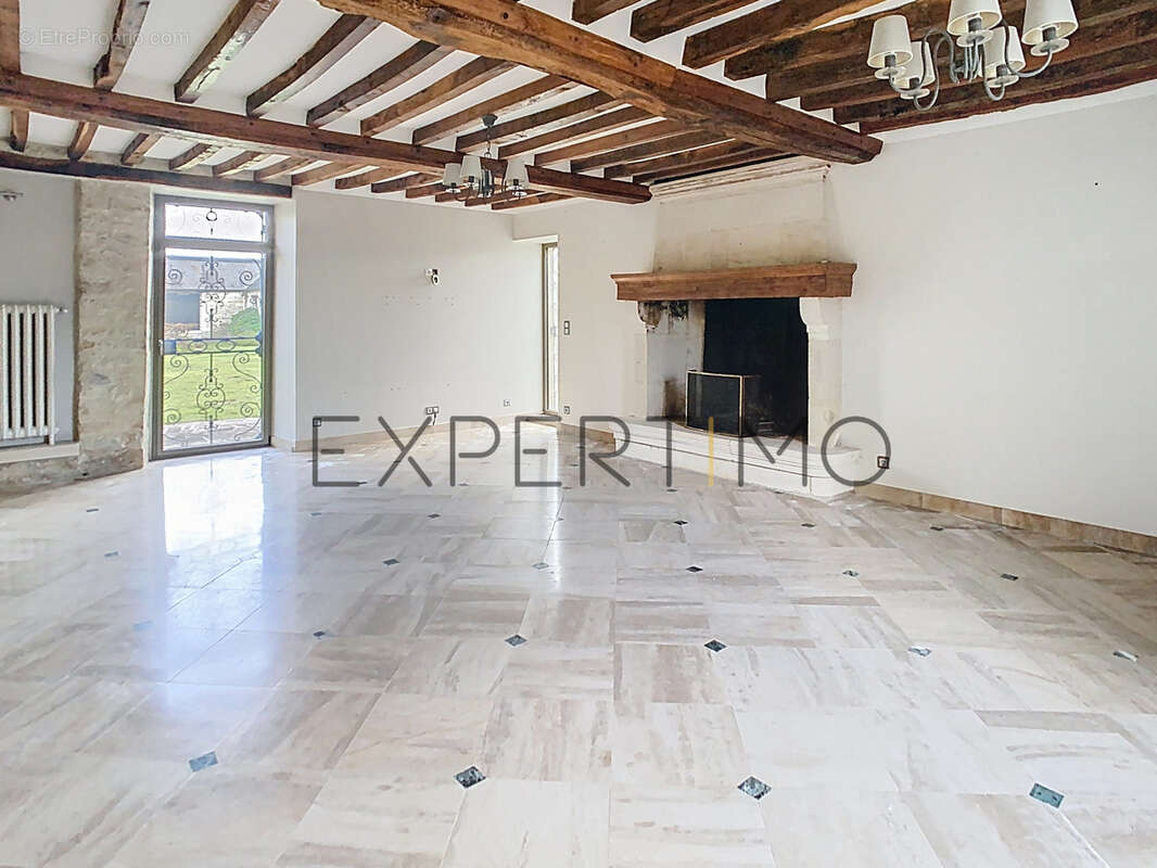 Maison à NOYERS-BOCAGE