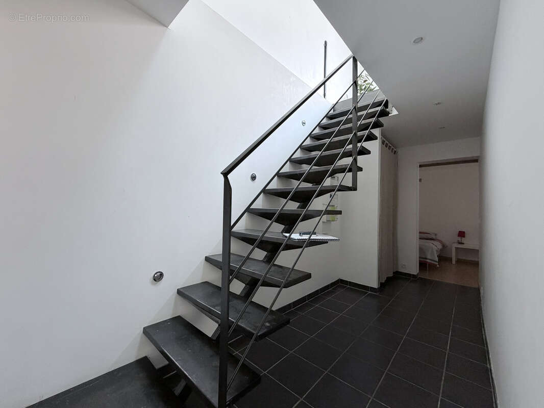 Maison entièrement rénovée avec terrasse - photo 10