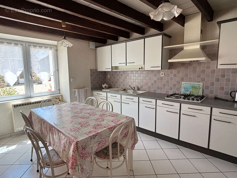 Maison à BAINS-SUR-OUST