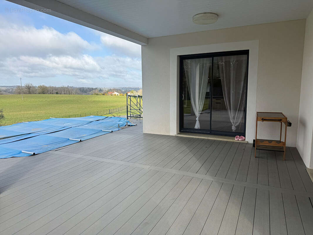 Maison à SAINT-LEONARD-DE-NOBLAT