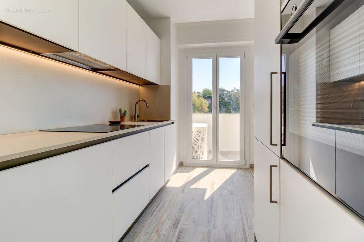 3 pièces rénové avec aperçu mer –cave- Cagnes sur Mer - photo 8
