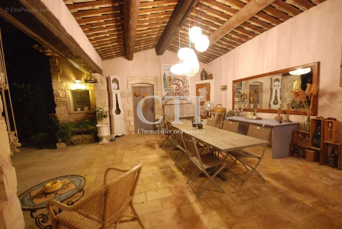 Exceptionnelle maison au charme de l'ancien et au confort contemporain avec jardin, piscine et annexes - photo 17