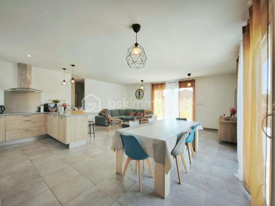 Maison contemporaine de plain-pied – 105 m² – 4 chambres – Piscine – Terrain de 875 m² - photo 5