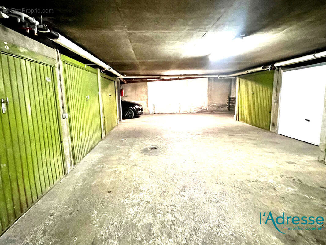 Parking à PARIS-11E