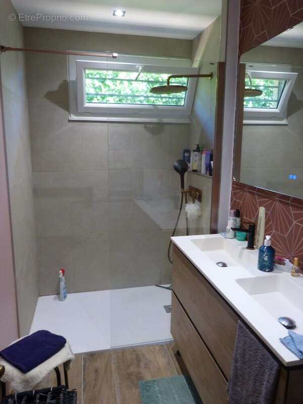 Maison 128 m² à Guereins  - photo 9