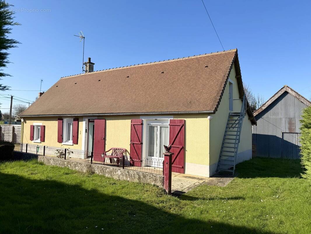 Façade - Maison à MEZIERES-SUR-PONTHOUIN