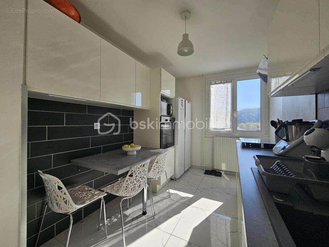 Appartement à LE PONT-DE-CLAIX