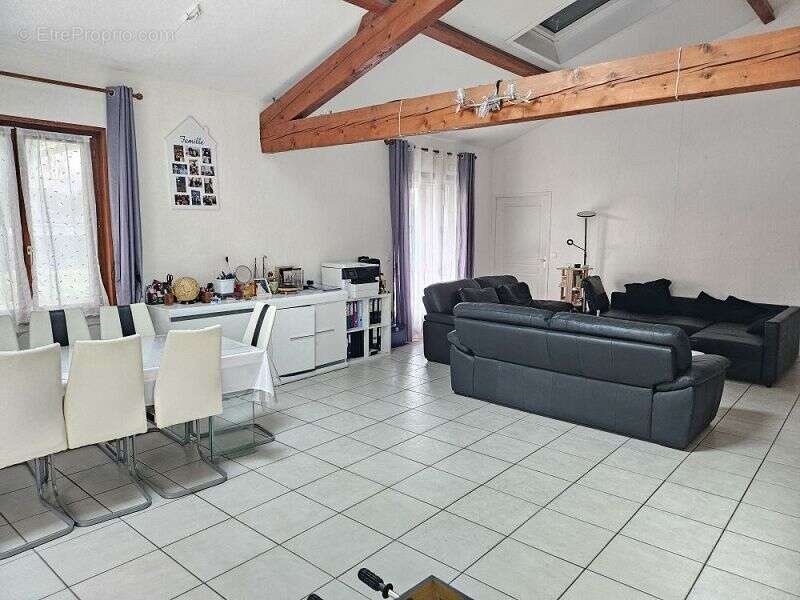 Maison à MONTROND-LES-BAINS
