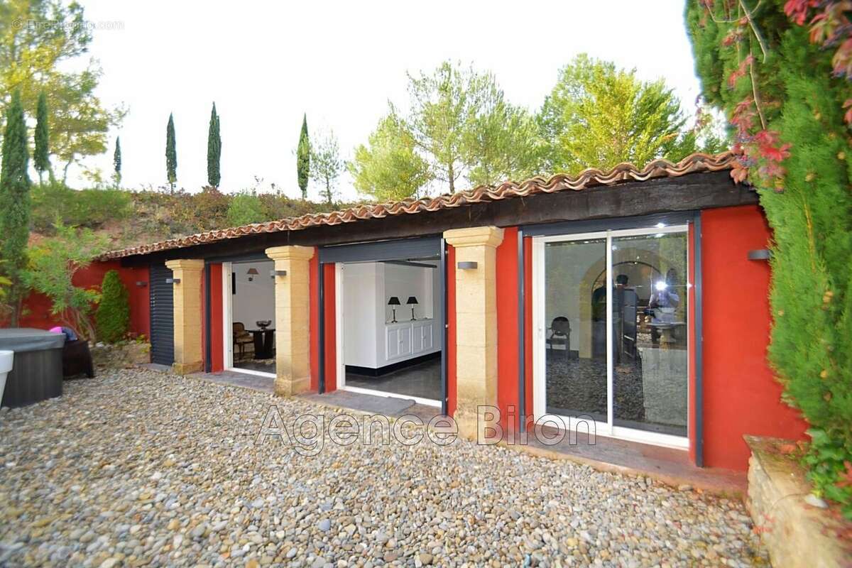 Appartement à LE PUY-SAINTE-REPARADE