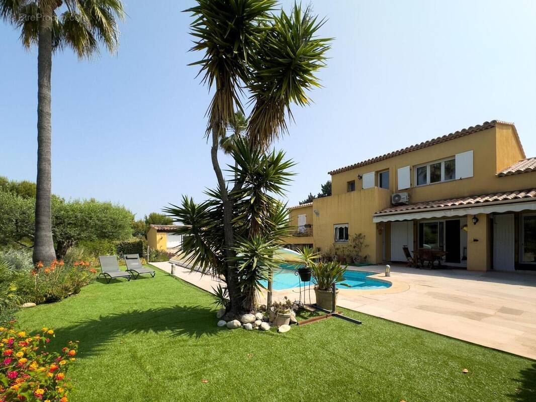 Photo 1 - Maison à SAINT-LAURENT-DU-VAR