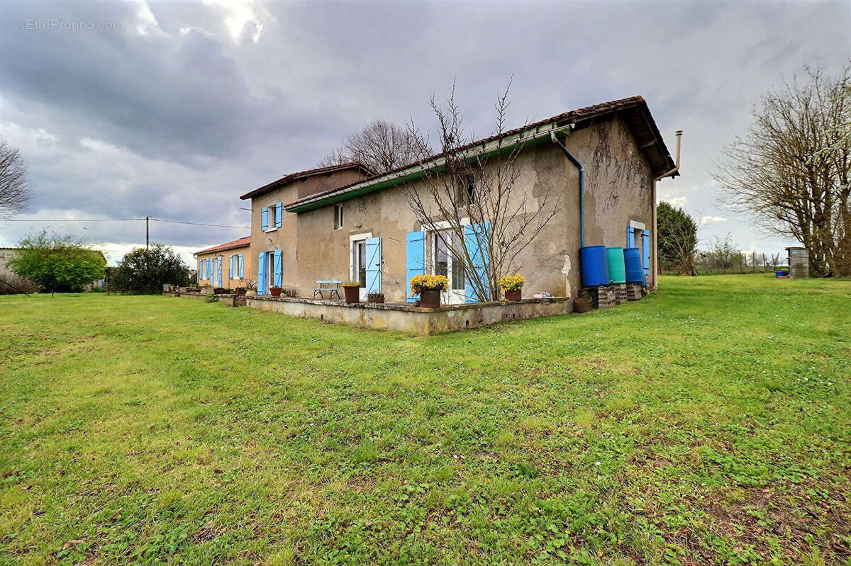 Maison à AUBETERRE-SUR-DRONNE