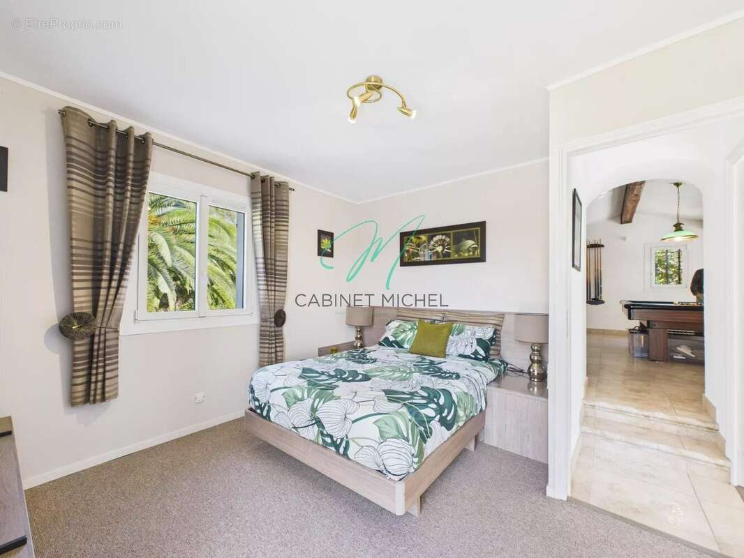 Maison à ROQUEFORT-LES-PINS