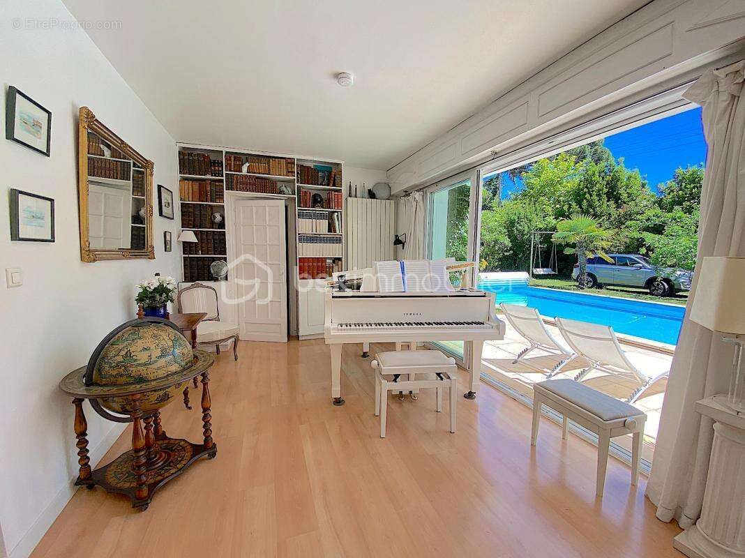 Maison avec 4/5 chambres + un studio indépendant + une piscine !!! De l'espace, du calme et du charme !!! - photo 2