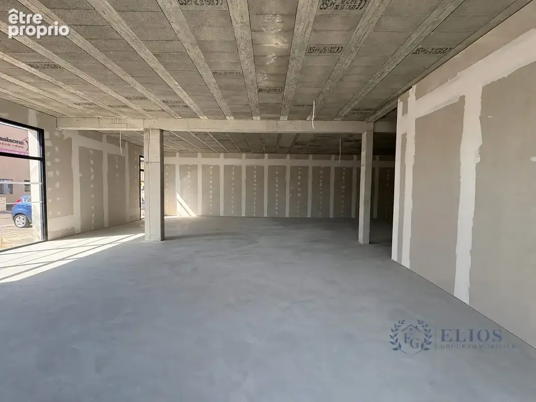 Commerce 250 m² à vendre à Saint-Maximin-La-Sainte-Baume (83470) - photo 3