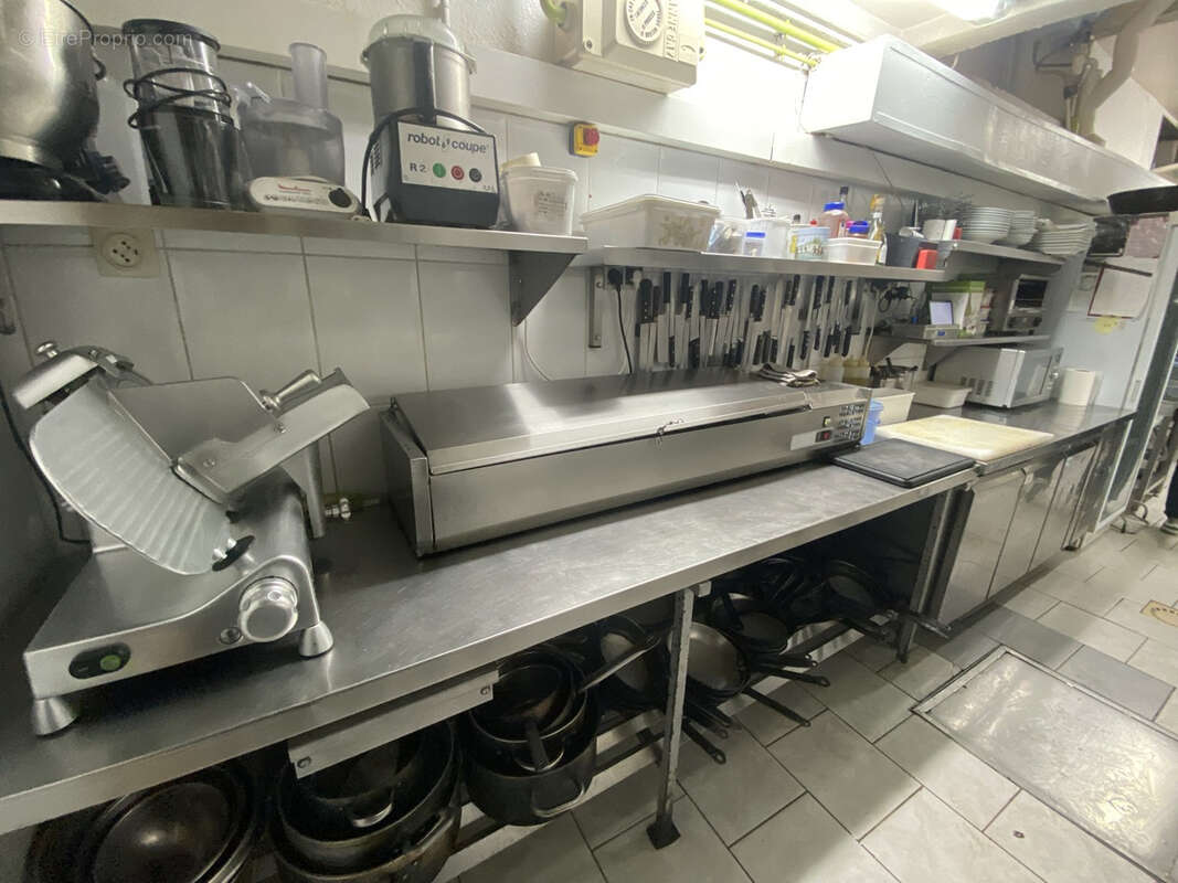 Commerce à SAINT-CYR-SUR-MER