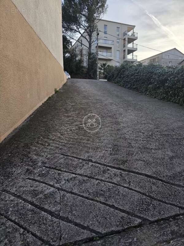 À Vendre - Garage / Entrepôt 56 m² - Quartier Le Peyron, Saint-Raphaël - photo 4