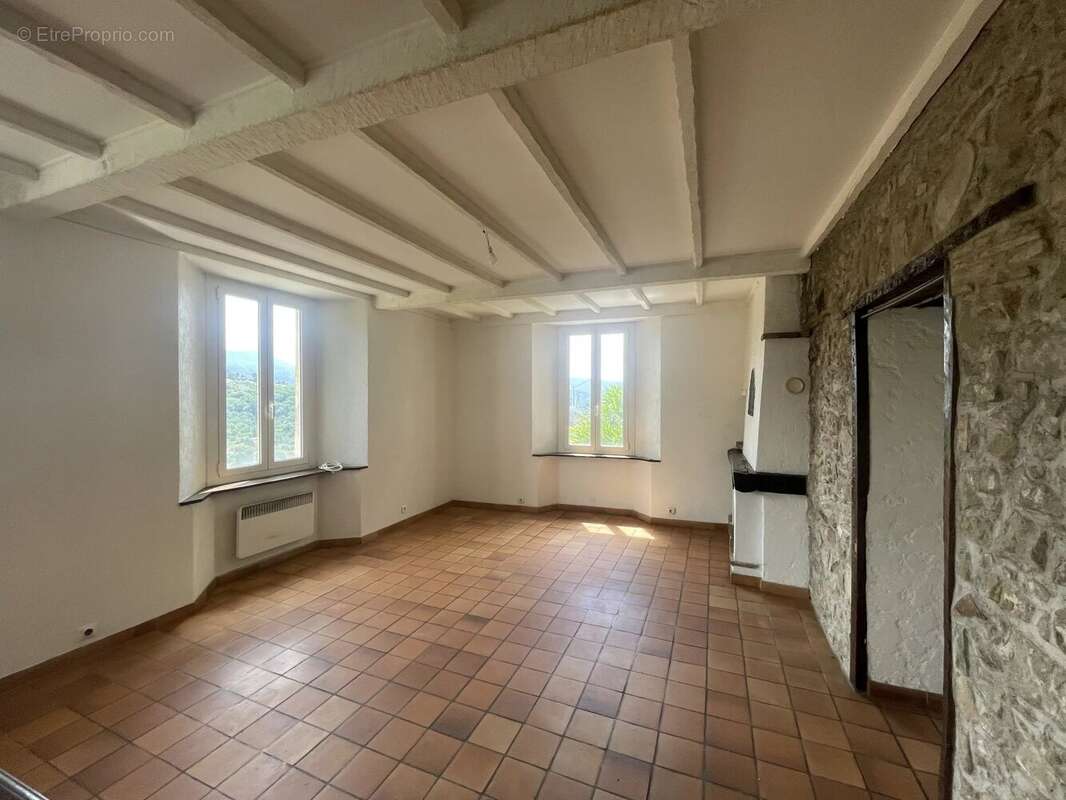 Appartement à CONTES