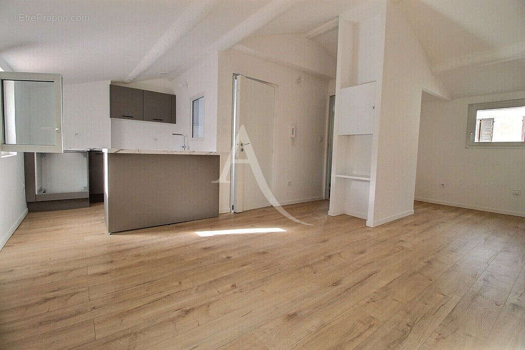 Appartement à MARSEILLE-6E