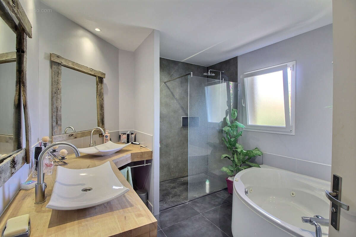 A vendre - chaumes en retz - maison de plain pied contemporaine - 115 m2 environ - 5 pièces - jardin - photo 11