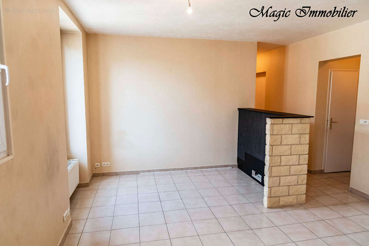 Appartement Oyonnax 2 pièce(s) 53.9 m2 - photo 3