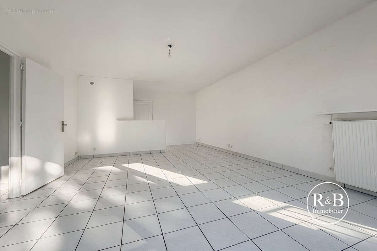 Appartement à LES CLAYES-SOUS-BOIS