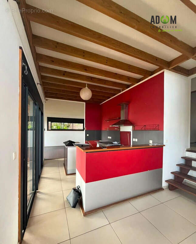 Maison 112 m² à Le Port  - photo 4
