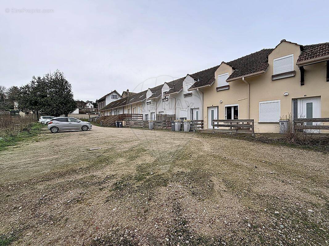 Autre à PONT-SUR-YONNE