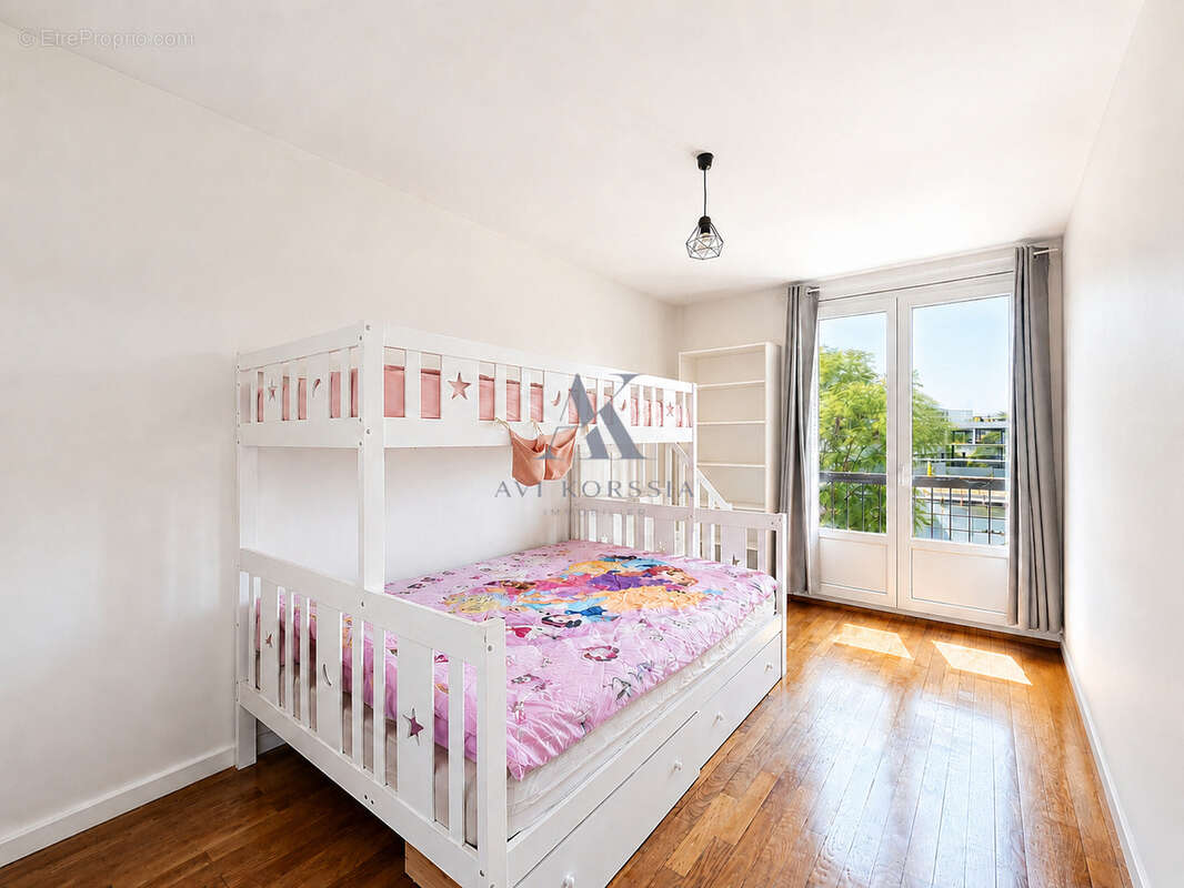 Bron   Appartement T6 112 m2, 4 chambres avec terrasse et parking - photo 12