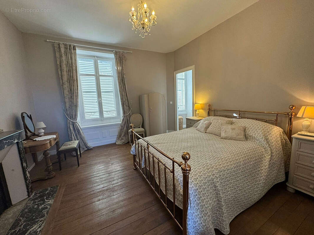 Maison à CHATEAUPONSAC