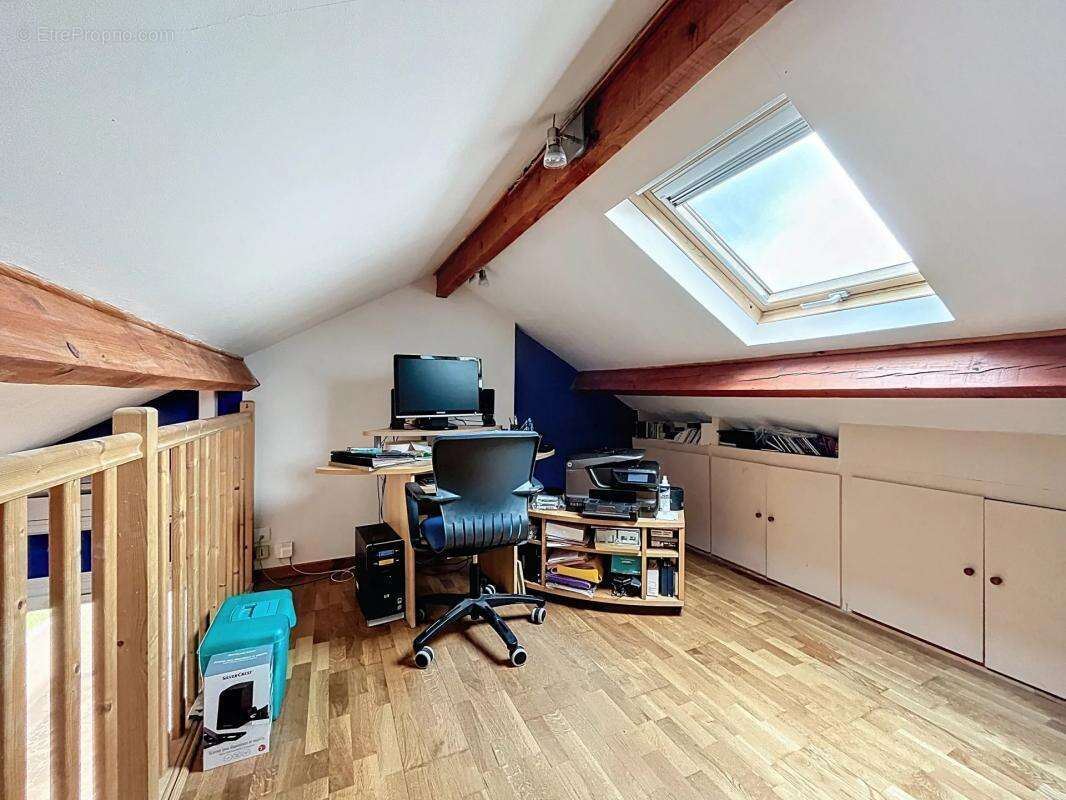 Maison à VOISINS-LE-BRETONNEUX