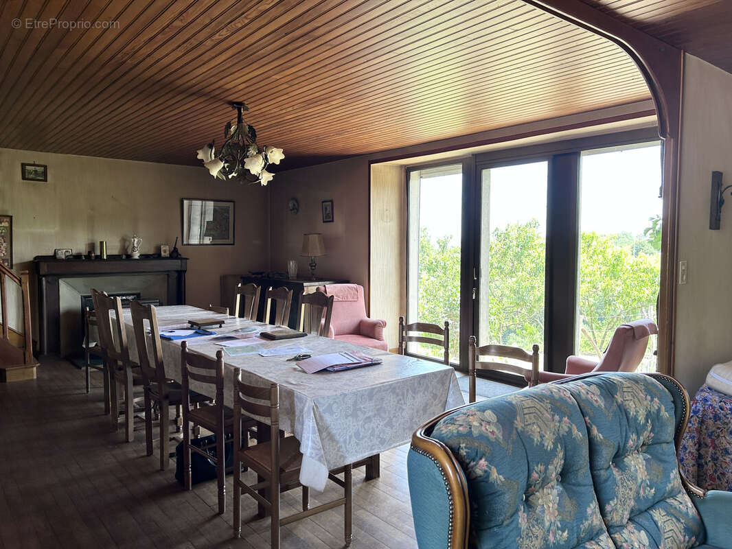 Maison à BRIGNAC-LA-PLAINE