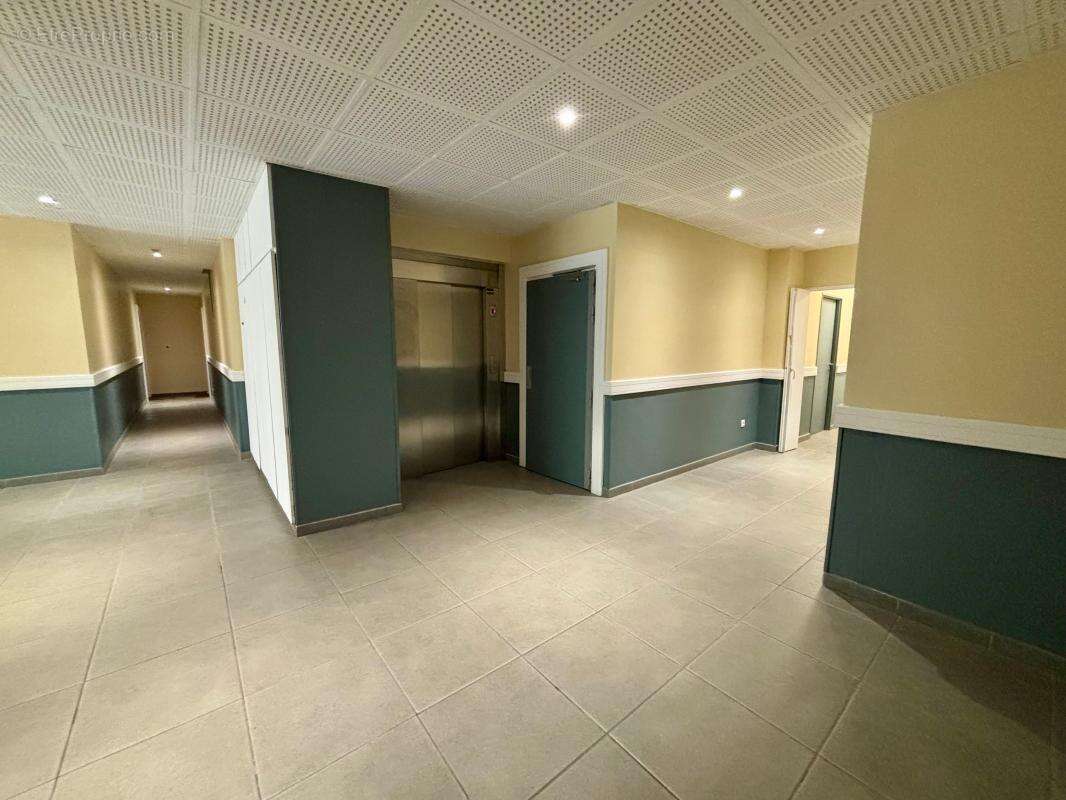 Appartement à AUVERS-SAINT-GEORGES