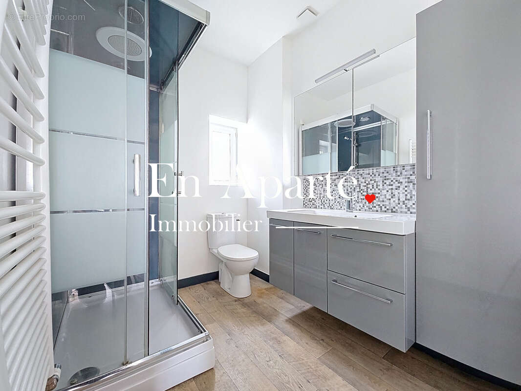 Appartement à DONVILLE-LES-BAINS