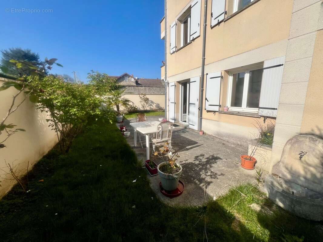 Appartement à BRUYERES-LE-CHATEL