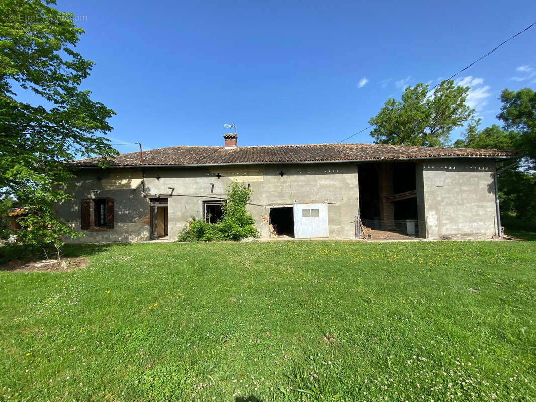 Maison à NEGREPELISSE