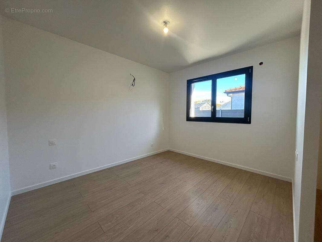 Maison à SAINT-ROMAIN-LA-MOTTE