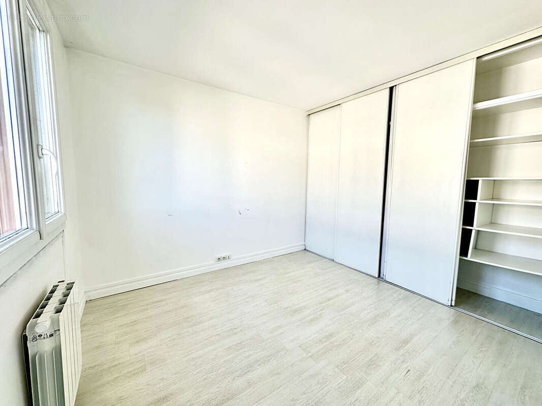Appartement à LE MESNIL-LE-ROI