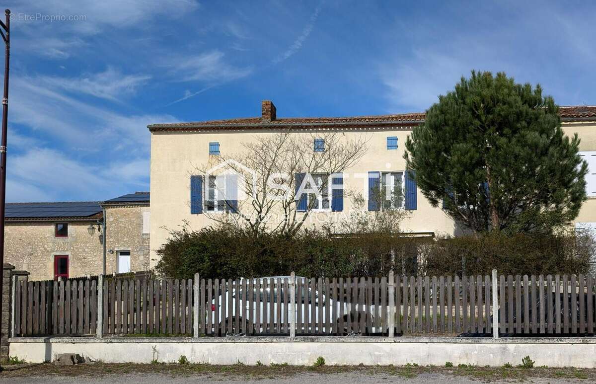 Maison 264 m² à Eymouthiers  - photo 2