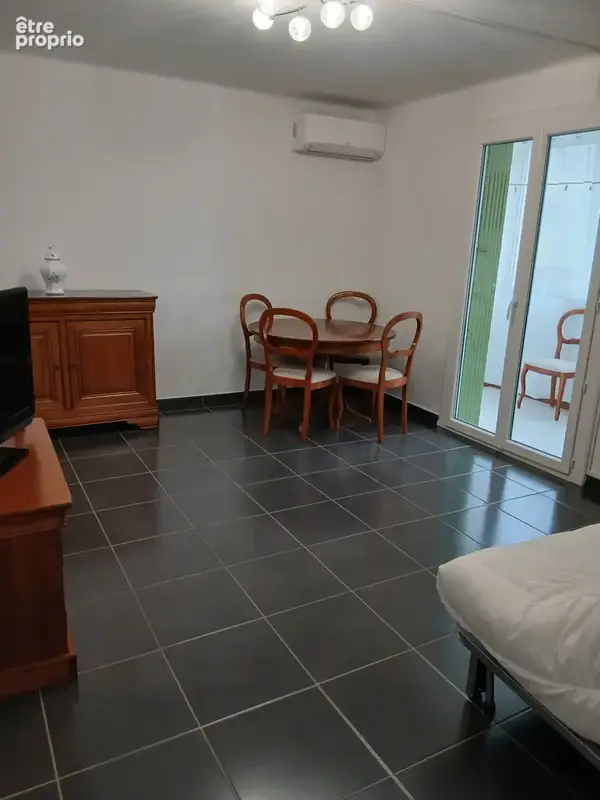 Titre : Studio 30 m2 entièrement rénové à neuf   Centre-ville Six-Fours-les-Plages - photo 3