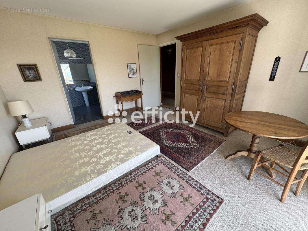 Maison 230 m² à Saint-Come-De-Fresne  - photo 23