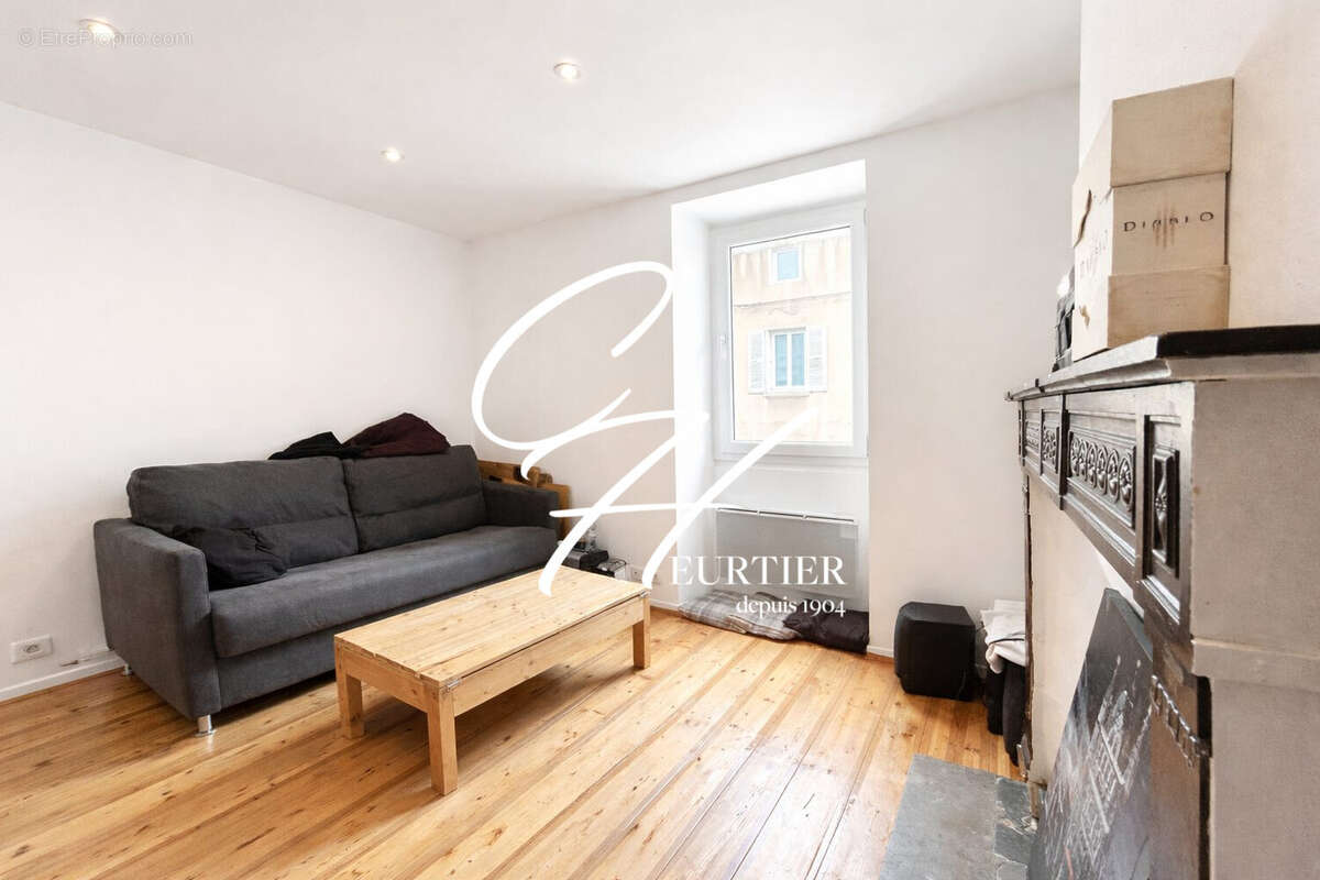 Appartement à RIVES