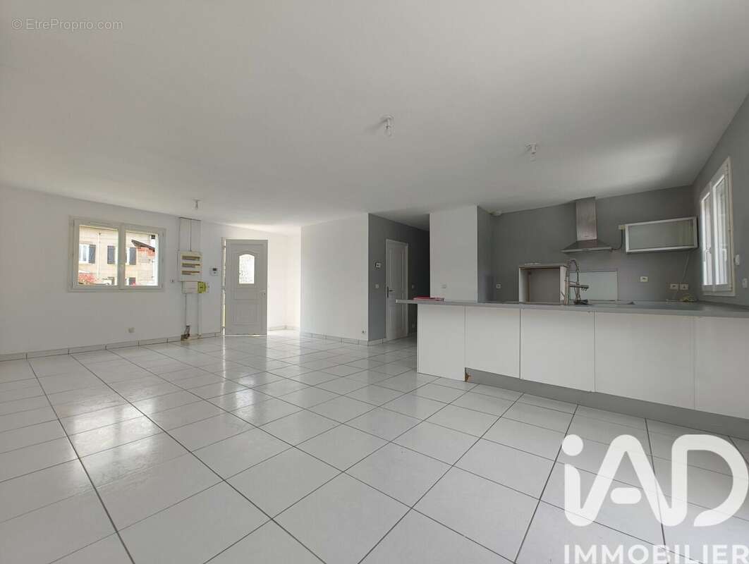 Maison 88 m² à Limons  - photo 5