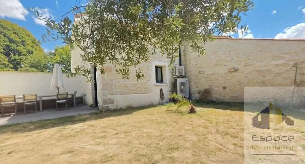Maison à AIGREFEUILLE-D'AUNIS