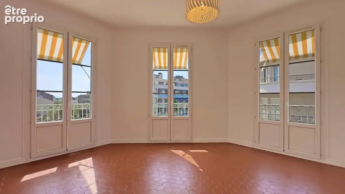 Appartement de caractère haussmannien au cœur de Hyères - photo 2