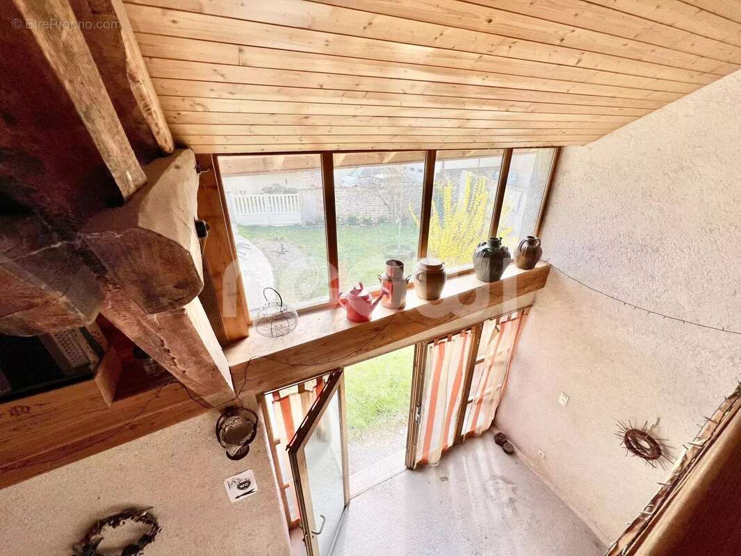 Maison à SAINT-CLEMENT-DE-REGNAT