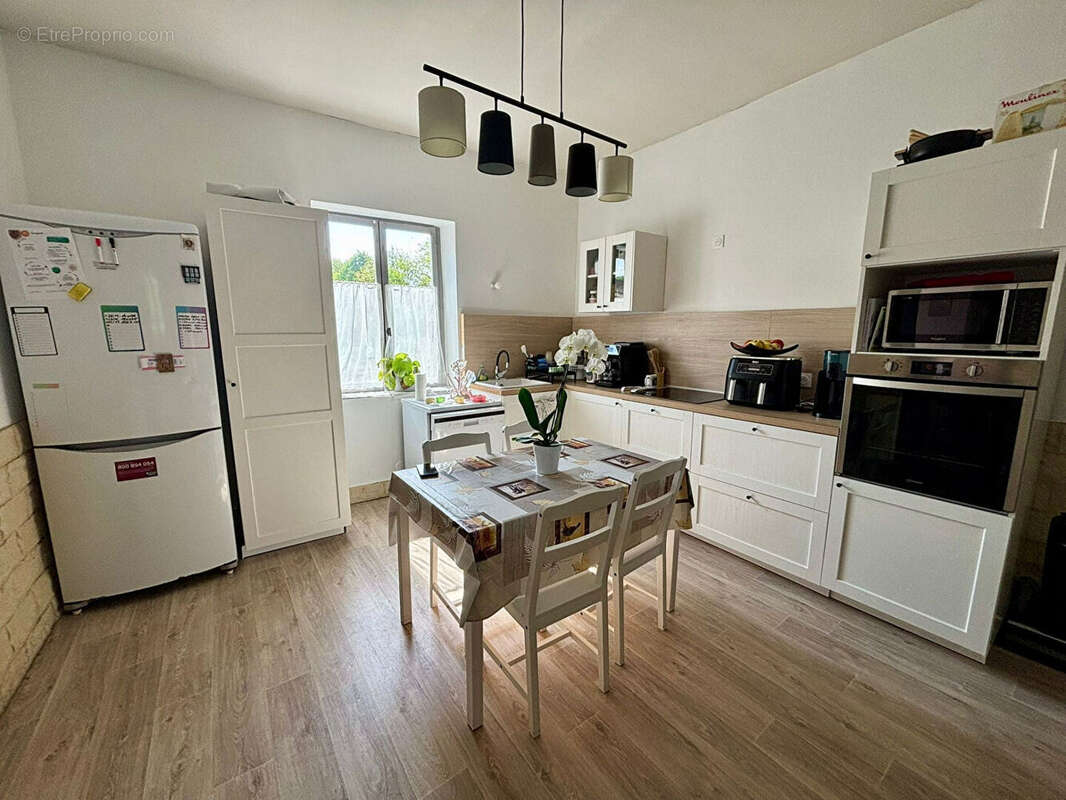 Appartement à SAINT-PRIEST-LA-ROCHE