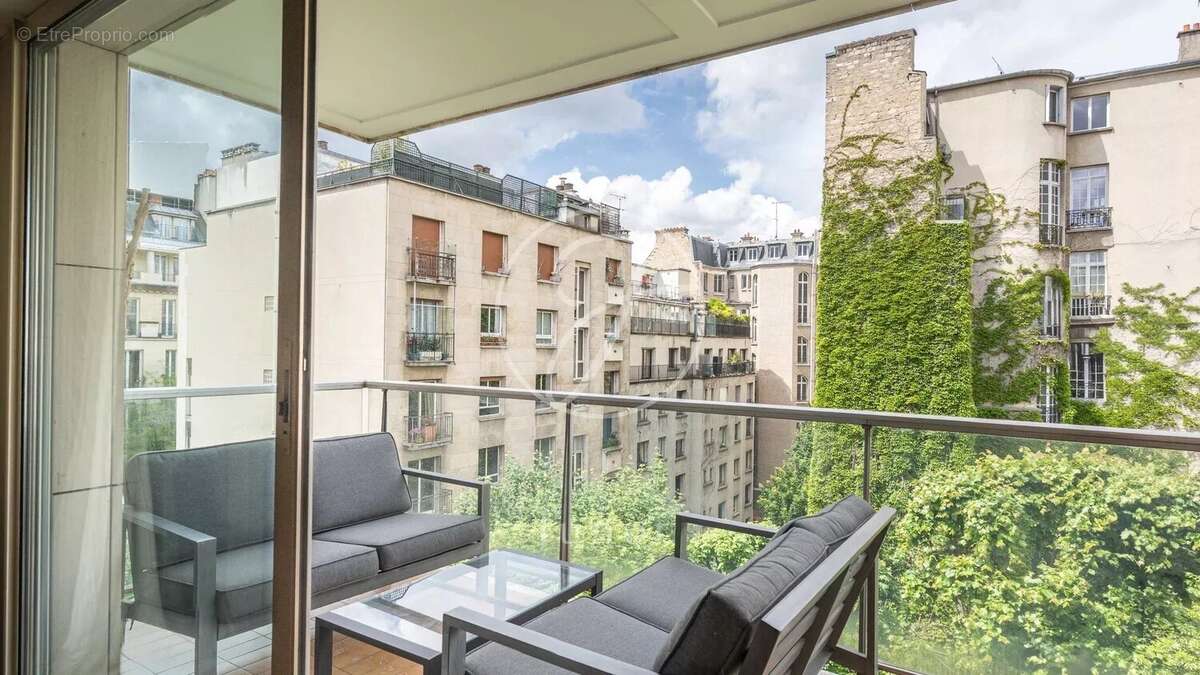Appartement à PARIS-16E