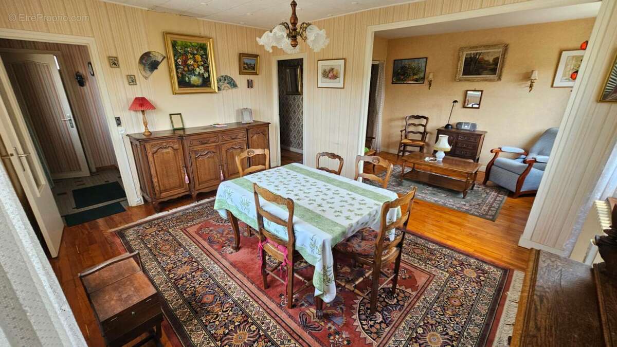 Maison à HOUDAN