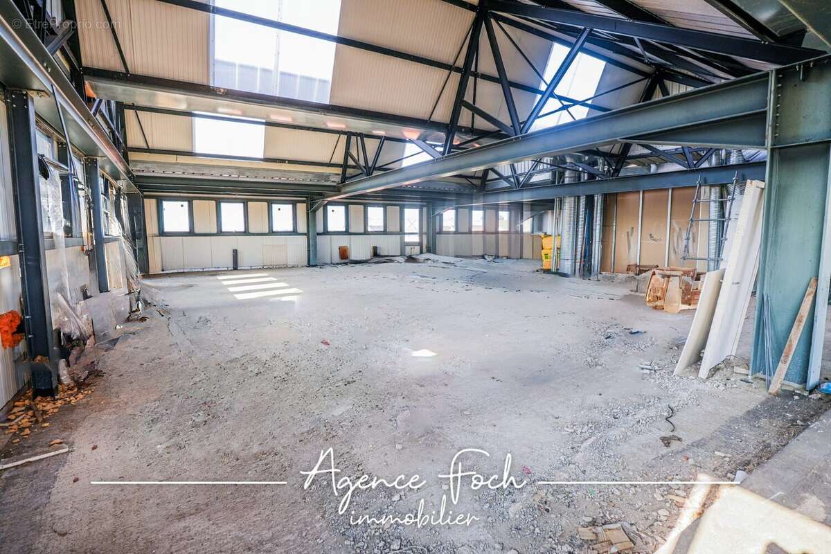 Commerce 674 m² à Tarbes  - photo 2